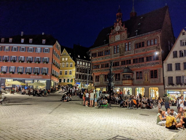 Tübinger Marktplatz im Sommer