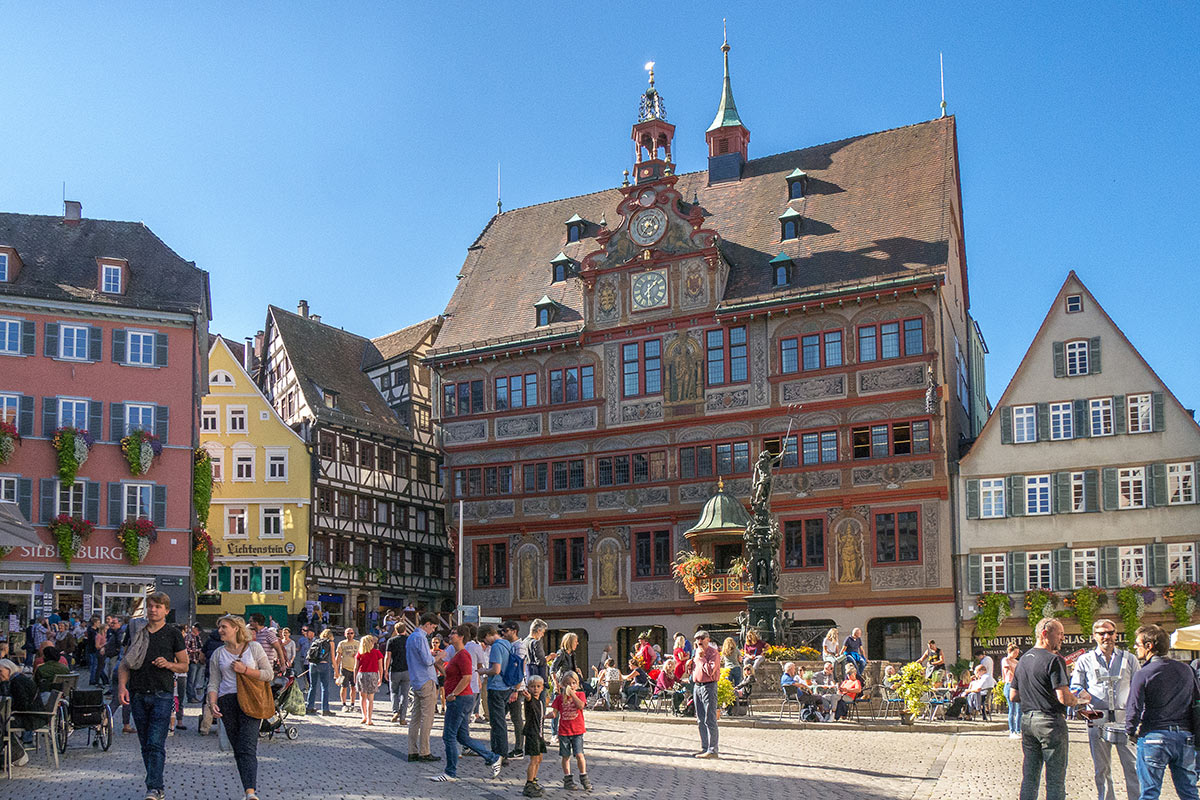 Marktplatz in der Altstadt in Tübingen