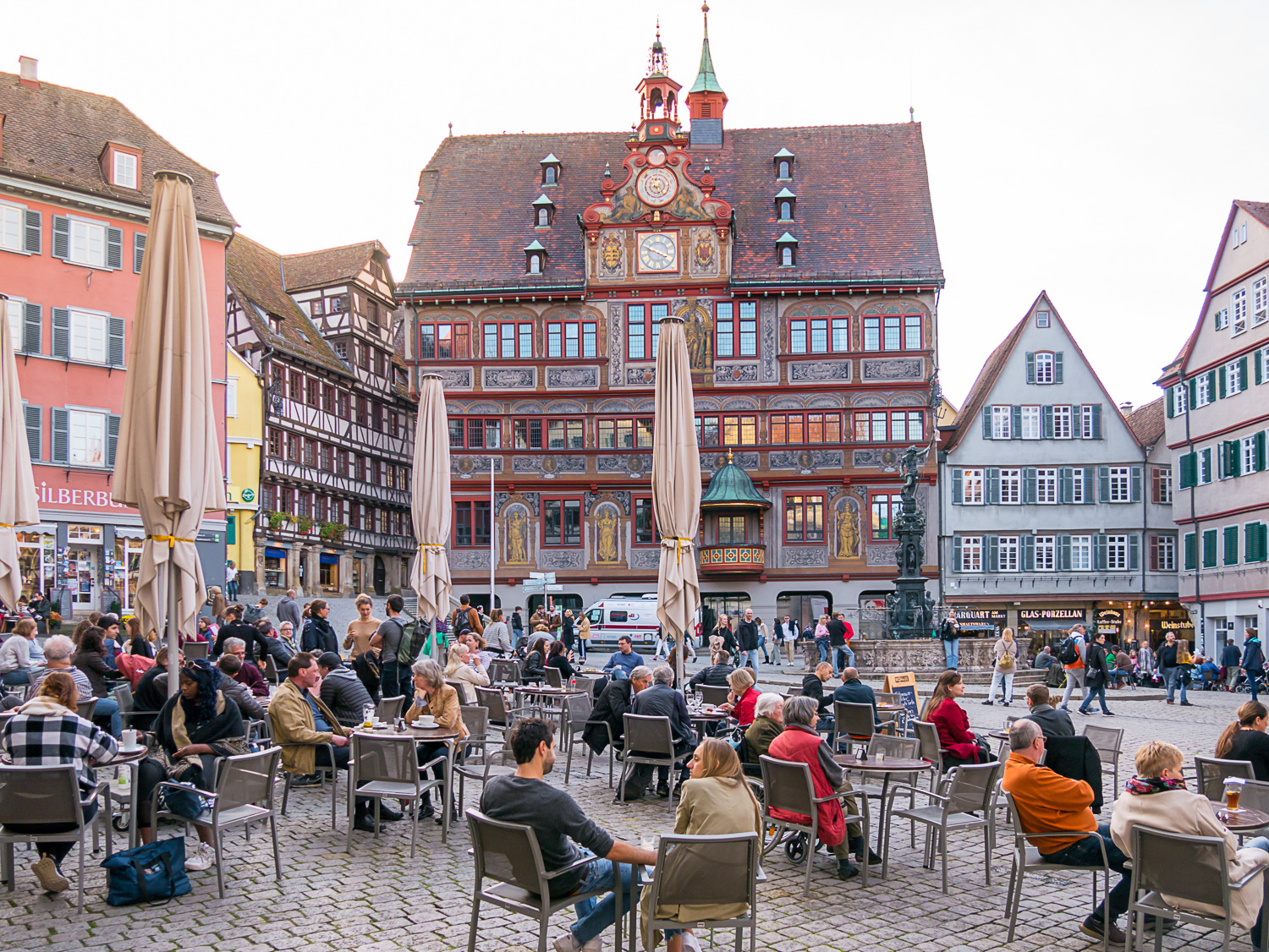 Tübinger Marktplatz mit Rathaus